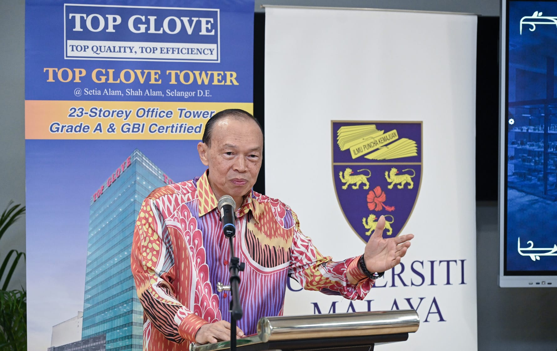 Tan Sri Dr Lim Wee Chai speaking at the medical museum launch at Universiti Malaya