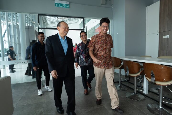 Touring UCSI University Hospital during Tan Sri Dr Lim Wee Chai’s visit on 24 October 2026
